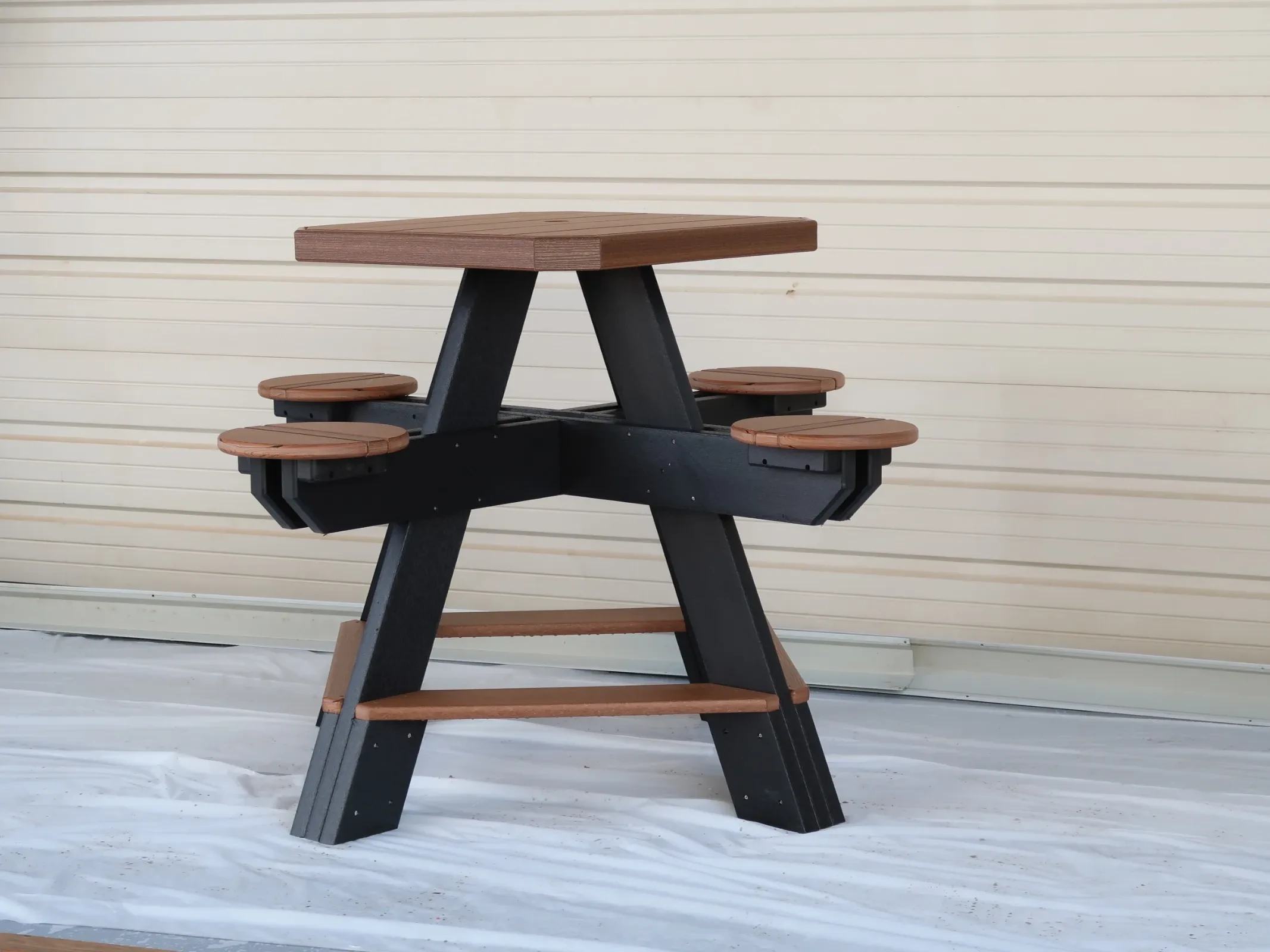 Polywood 4-seat High Top Table
