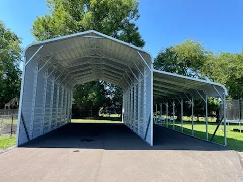 A large rounded frame cover with both sides closed and a rounded frame lean-to on the side