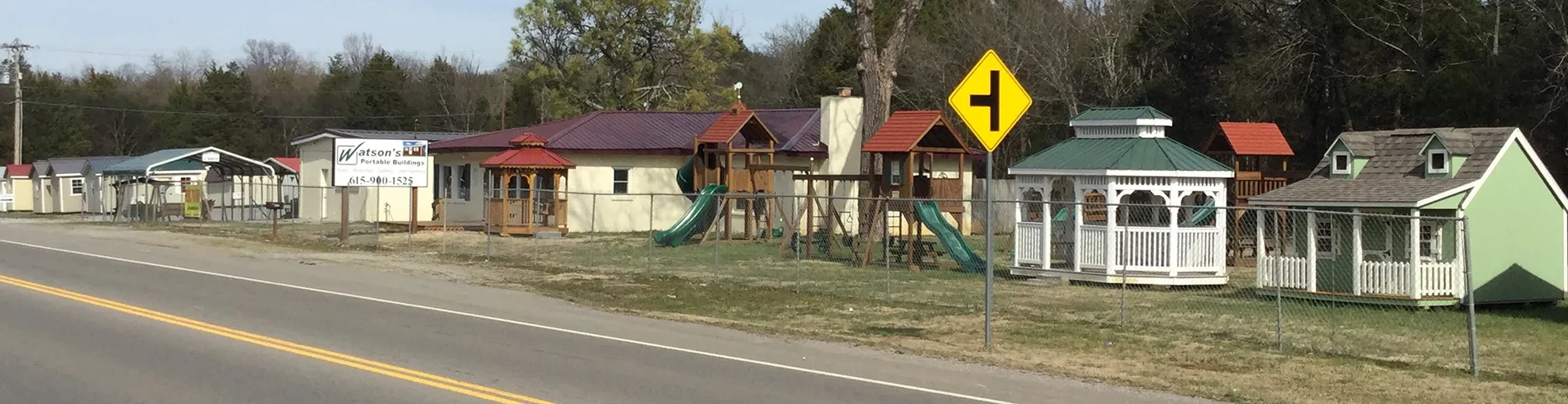 sheds, playhouses, playsets, and carports sitting on the murfreesboro north sales lot as seen from the road