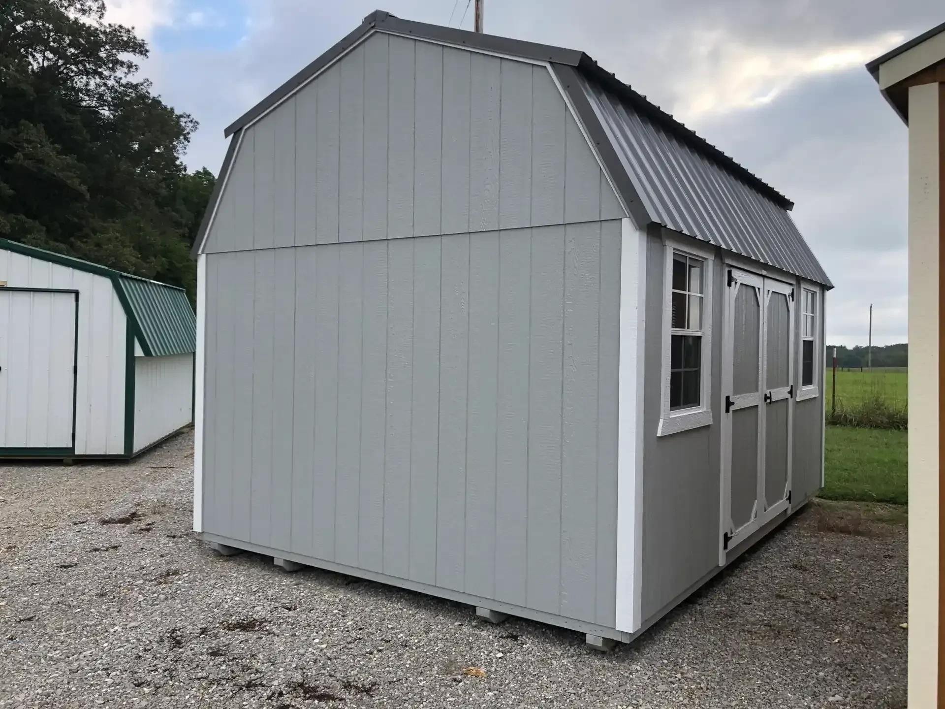 The side view of a side lofted barn