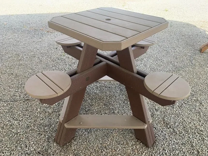 High top table Poly with four seats. Brown and tan