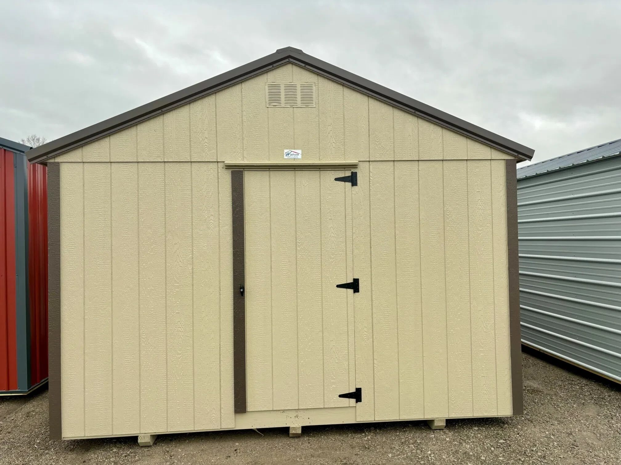 the back of a dog kennel, it has a 36" single barn door to walk in